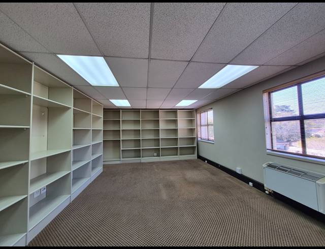 161M² OFFICE TO LET IN DUNKELD WEST